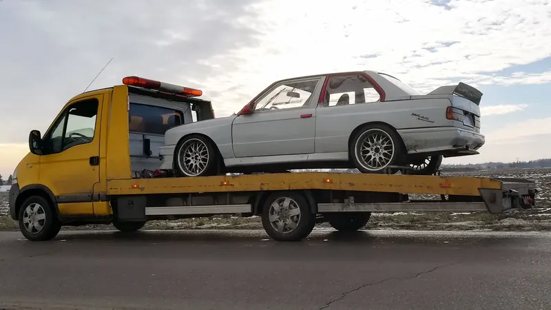 Pomoc drogowa i laweta na trasie